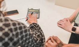 Zła wiadomość dla kredytobiorców. Na niższe raty trzeba będzie poczekać