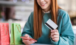 Karta debetowa – co to jest, jak działa i czy to karta płatnicza?