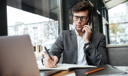 Makler a broker – czym się różnią i kto obsługuje Twoje zlecenia?