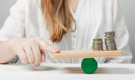 Oprocentowanie zmienne – co to jest i jak działa w kredycie hipotecznym i gotówkowym?