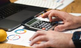 Czy opłaca się konsolidować kredyty? Niższa rata nie zawsze oznacza oszczędność