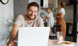 Pożyczanie w czasach niskiej inflacji i spadających stóp procentowych. Dlaczego może się opłacać?