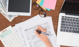 ZUS przedsiębiorcy 2025: ile wynoszą składki i jak je policzyć?