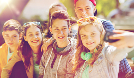 200 zł w kieszeni i na miasto! Nie uwierzysz, na co najczęściej wydają kieszonkowe młodzi Polacy