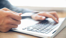 Opłaty za prowadzenie konta – ile naprawdę kosztuje konto osobiste w 2025 roku?