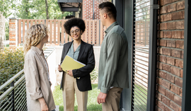 Kupno mieszkania przez pośrednika – wady i zalety zakupu mieszkania przez biuro nieruchomości