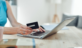 Co to jest karta debetowa i co warto o niej wiedzieć?