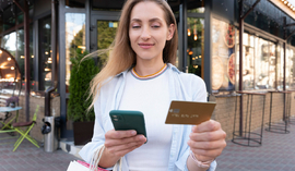 Zabierz dwie karty płatnicze na wakacje!