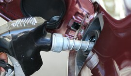 Tankowanie znów boli. Diesel balansuje na granicy 7 zł za litr