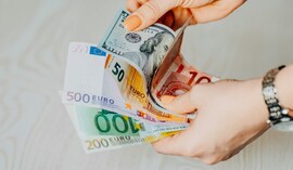 UE zakaże płatności gotówką powyżej 10 tys. euro. Za auto lub luksusowy zakup zapłacisz inaczej