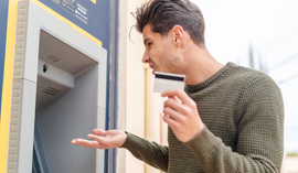 Bankomat zabrał Twoje pieniądze? Dowiedz się, jak walczyć o zwrot!