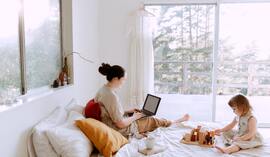 Zasiłek macierzyński 2022 według nowych zasad – co się zmieniło?