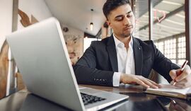 Odwieszenie działalności gospodarczej. Jak wznowić firmę przez internet i co z ZUS?
