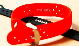 Opaska do płatności zbliżeniowych – oferta mBanku i BNP Paribas