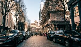 Nawet luksusowe domy zaczynają tanieć. Prestiżowy adres już nie chroni przed stratą