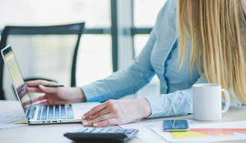 Jak wykorzystać analizę techniczną do prognozowania ruchów rynkowych?