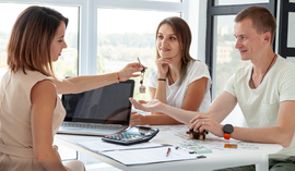 Raty kredytów spadną… ale nieprędko! Sprawdź, kiedy możesz liczyć na niższe oprocentowanie