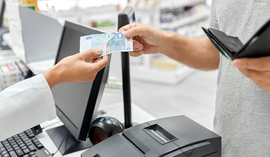 Unia Europejska wprowadza limit płatności gotówką. Tak niskiej kwoty się nie spodziewasz!