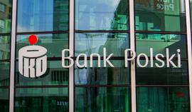 Wakacje kredytowe PKO BP 2025. Jak zawiesić spłatę kredytu?