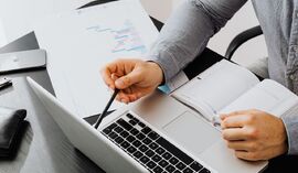 Jak wyliczane jest średniomiesięczne saldo rachunku? Wzór i przykład obliczenia