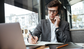 Makler a broker – czym się różnią i kto obsługuje Twoje zlecenia?