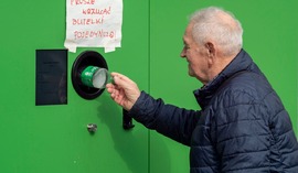 Zwrot kaucji będzie szybszy tylko w części sklepów. Reszta nadal utknie przy butelkomatach