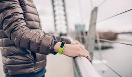 W BNP Paribas zapłacisz smartwatchem lub opaską z Fitbit Pay