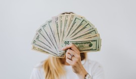 Lokaty znów się opłacają! Oprocentowanie rośnie, a oszczędzający wracają do banków