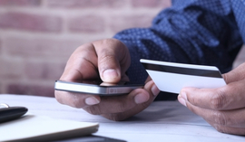 Jak bank wypłaca kwotę udzielonego kredytu gotówkowego i hipotecznego?