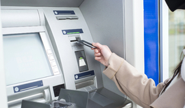 Bankomat wciągnął kartę - co robić?