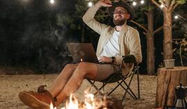 Polacy pożyczają w bankach coraz więcej. Teraz warto korzystać z wakacyjnych ofert kredytów