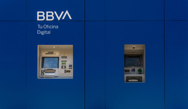 Wypłata z bankomatu za granicą. Czy jest możliwa BLIKiem?