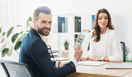 Banki ostrzegają:  w 2025 r. zabezpiecz gotówkę na czarną godzinę – zobacz, ile odłożyć!