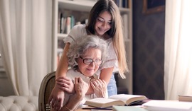 Od darowizn od bliskich nie trzeba płacić podatku. Chyba że dostaniesz ją w gotówce