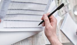 Jawność wynagrodzeń opóźniona. Miliony pracowników poczekają do 2027 roku