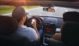 Zielona Karta – gdzie jest potrzebna i co daje?