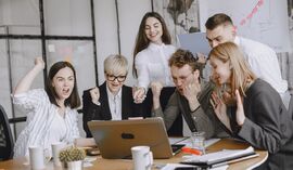 Crowdfunding, czyli finansowanie społecznościowe. Jak działa, jakie są jego rodzaje i platformy w Polsce?