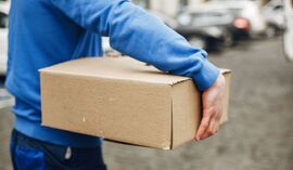 Dopłata do paczki już po doręczeniu. UOKiK wszczął postępowanie wobec Furgonetki