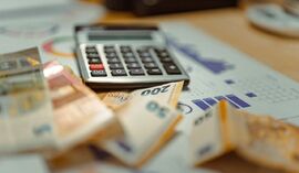 Firmowe konta oszczędnościowe dają nawet 6,10%. Banki stawiają jednak warunki