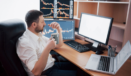 Kiedy kupować akcje? Zobacz, kiedy inwestowanie naprawdę się opłaca