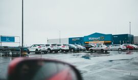Sam paragon nie wystarczy. Coraz więcej kierowców płaci za parking mimo zakupów