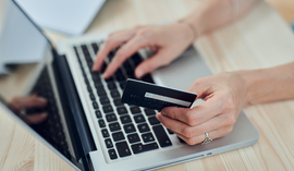 Co się bardziej opłaca – kredyt gotówkowy czy karta kredytowa?