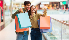 Czy to Ty? Grupa wiekowa, która jesienią najczęściej wpada w zakupowy trans