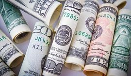 Dolar wygrywa, złoty pod presją – co dalej z polską walutą?