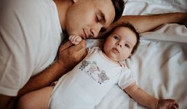 Wielu ojców myli te dwa urlopy. Skutek może oznaczać utratę 2 tygodni wolnego