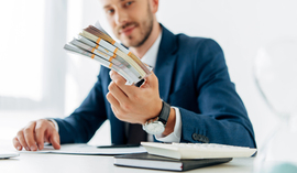 Tego dawno nie było! Polacy ustawiają się w kolejkach do banków po kredyt gotówkowy