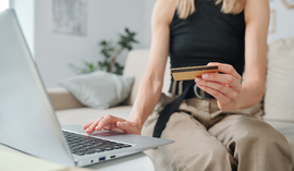 Jak spłacać kartę kredytową? Co trzeba wiedzieć o spłacaniu karty kredytowej?