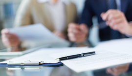 Kredyt o zmiennym oprocentowaniu. Co oznacza zmienna stopa procentowa dla kredytobiorcy?