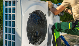 Kredyty na pompę ciepła 2025. Porównujemy oferty banków