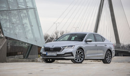 Tradycyjny kredyt samochodowy czy nowoczesny z możliwością regularnej wymiany auta? Porównujemy, co lepiej wybrać!